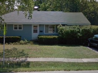 35 Miller Rd, Lake Zurich, IL 60047