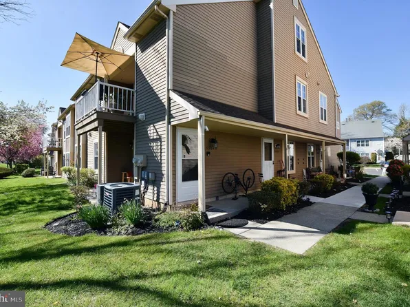 5304 Adelaide Dr, Mount Laurel, NJ 08054