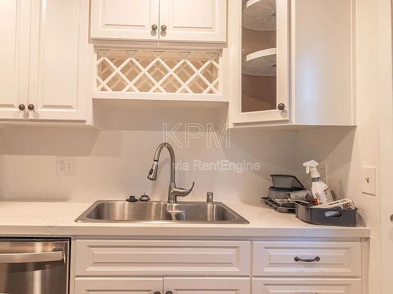 420 E Hampton St #A — Photo 7