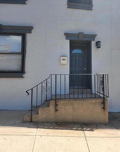 1st image of 401-9 Shurs Ln #1