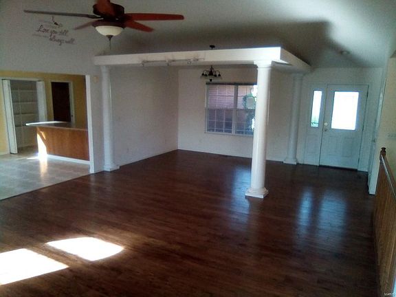 3rd image of 15 Eden Park Blvd