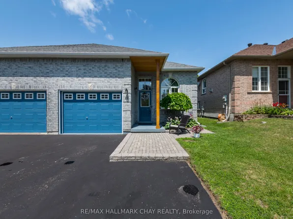 22 Peter St, Barrie, ON L4N 5R2