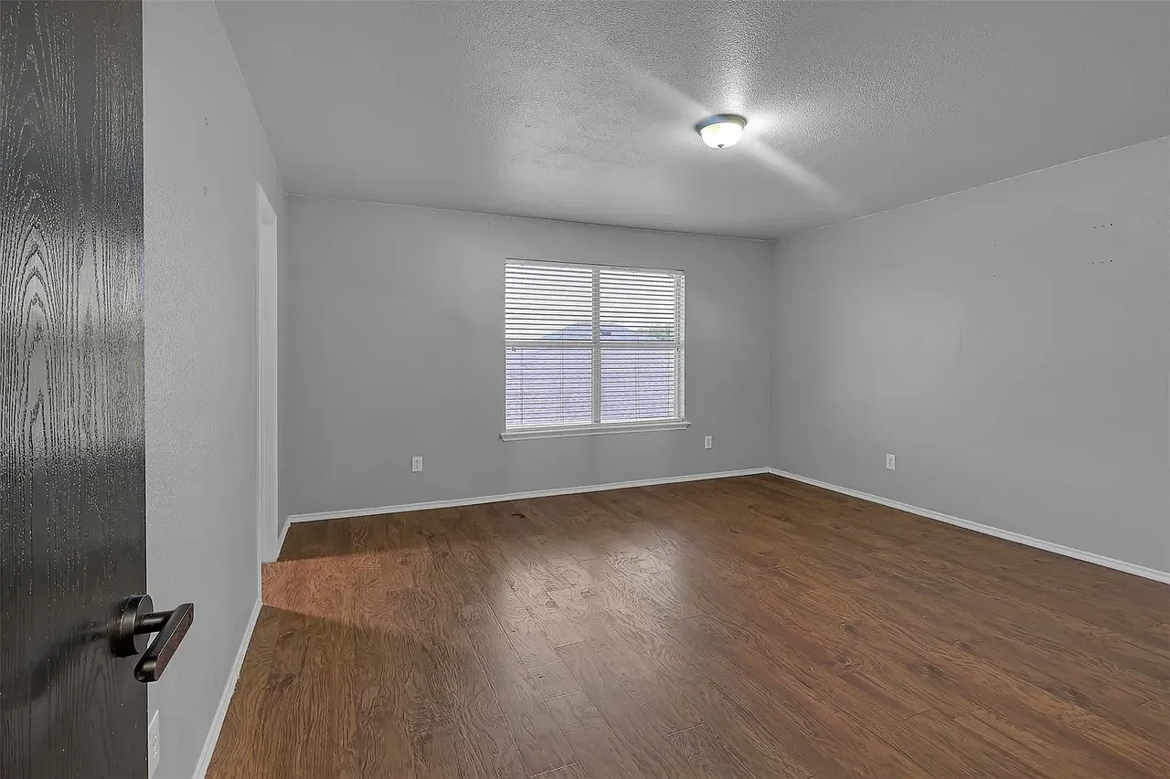 4 bed, 3.5 bath, 2653 sqft, $2,800 — Photo 3