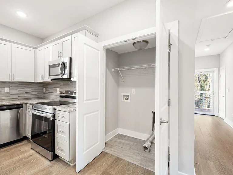 1097 Sims St SW — Photo 18