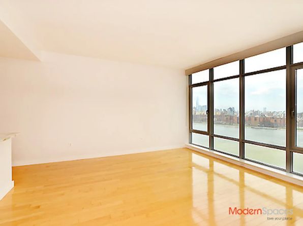 1 Northside Piers APT 24C