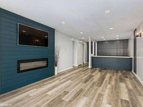 4th image of 731 E Fullerton Ave APT 207