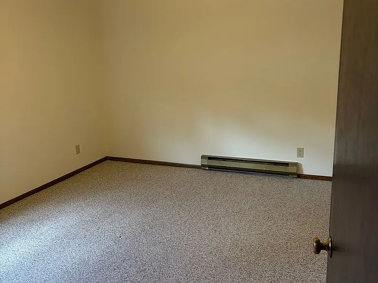 433 Meadowridge Cir — Photo 3