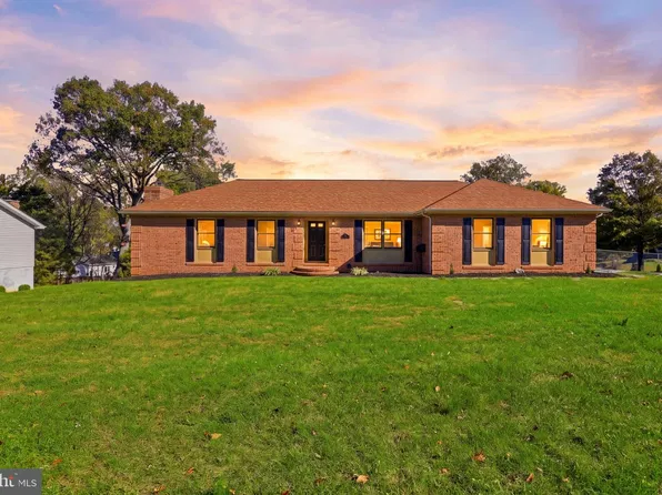 19 Fenway Dr, Charles Town, WV 25414