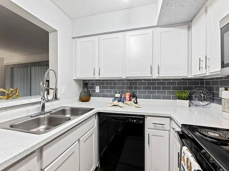 The Admiral Apartments — Photo 6