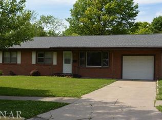 304 Riley Dr, Bloomington, IL 61701