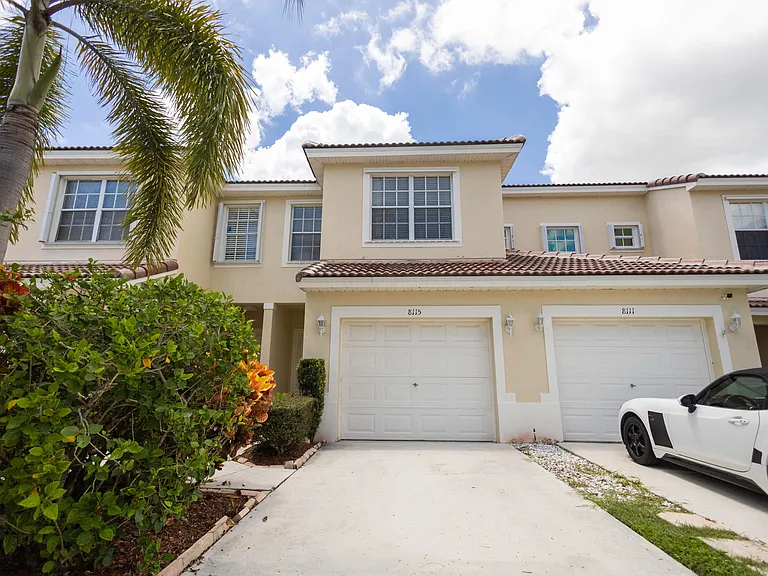 8115 Bellagio Ln — Photo 2