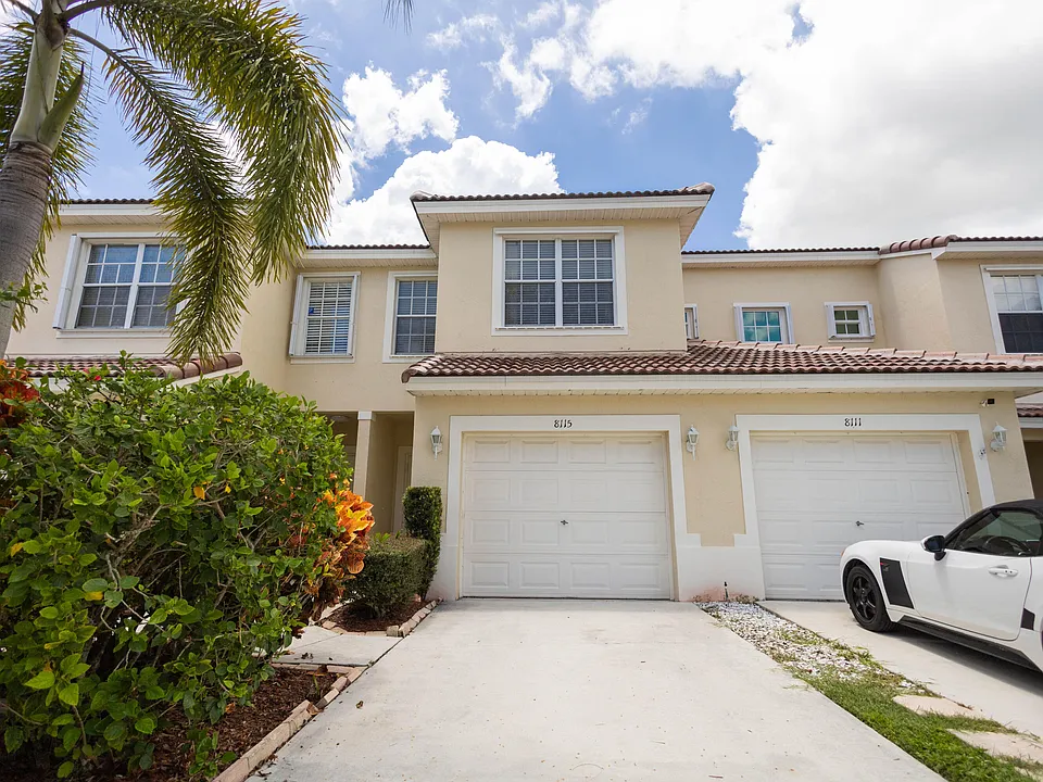 8115 Bellagio Ln