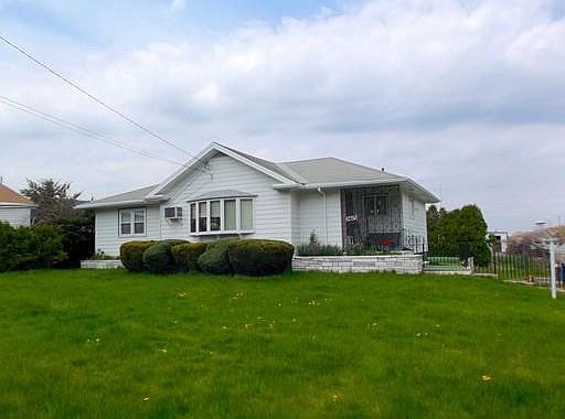 1st image of 469 Sawyer St