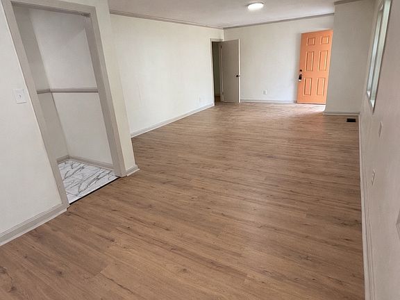 4th image of 4636 Normandy Dr