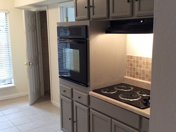 5th image of 7941 Habersham Ln