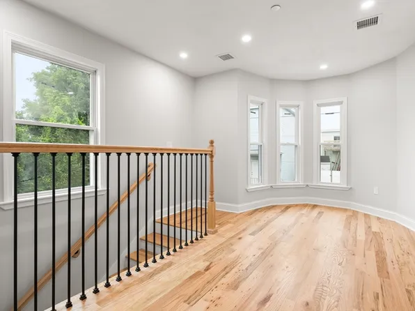 17 Burns St APT 1, Lowell, MA 01852