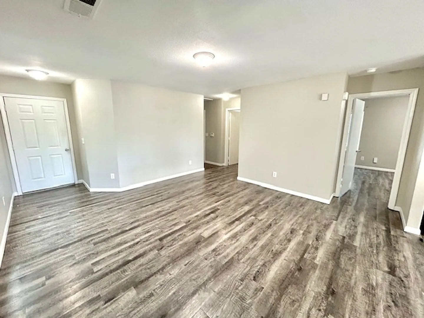 Cozy 3 Bedroom Home in Convenient Huntsville Location — Photo 3