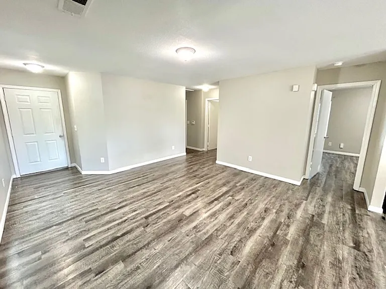 228 Dormont Dr NE — Photo 3