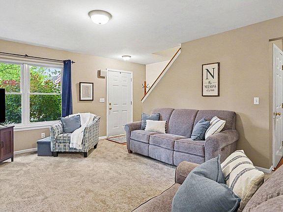 4th image of 415 Cambridge Dr
