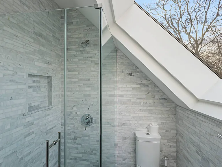 74 Hillside Dr E — Photo 21