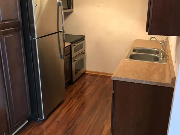 205 Barry Ave S APT 121, Wayzata, MN 55391