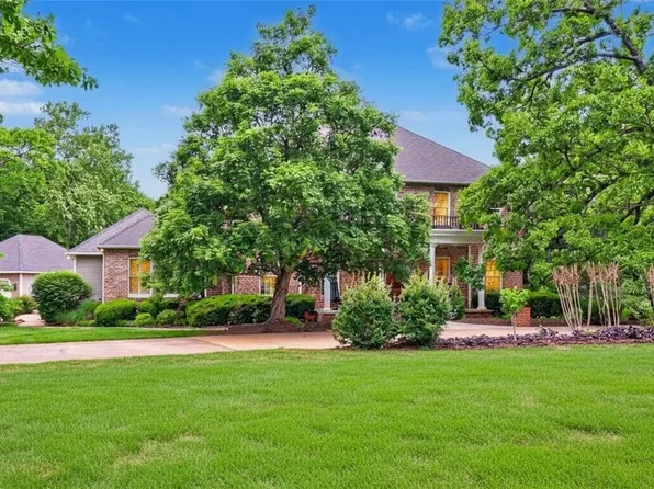 2563 N Toy Dr, Fayetteville, AR 72704