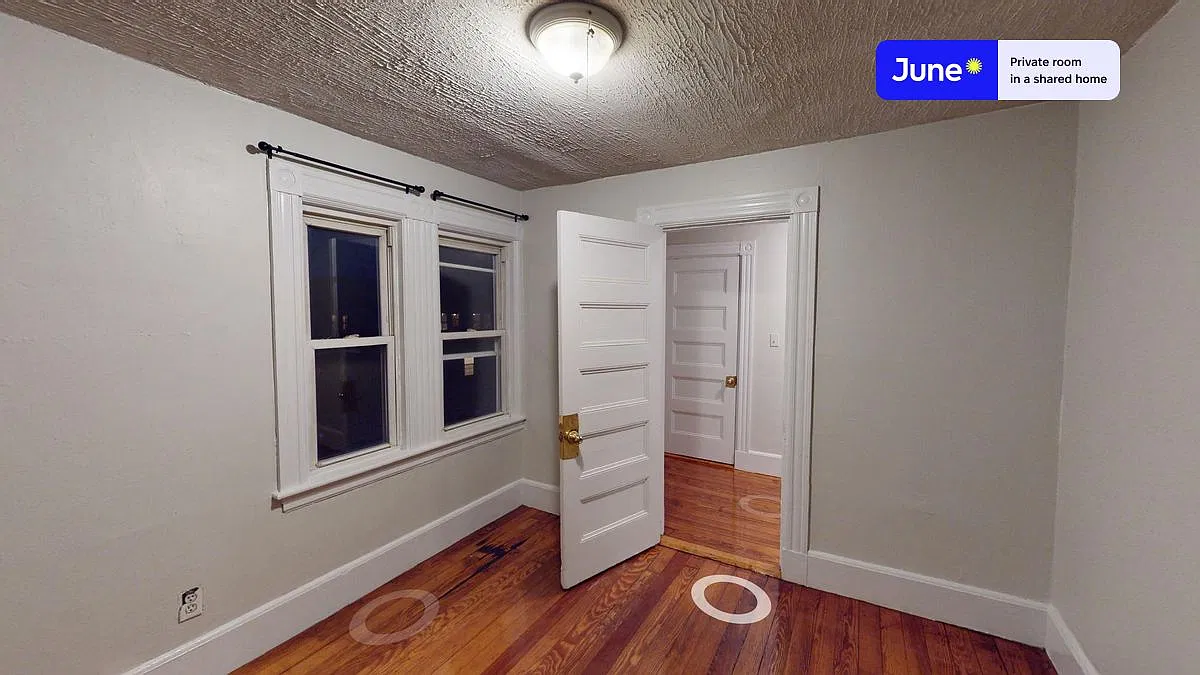 Queen bedroom in 6 bed/2 bath home in Allston #1235 D — Photo 2