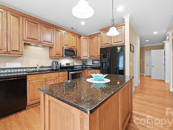 4th image of 804 Talking Stick Ln