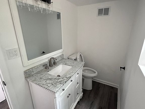 5th image of 5851 Christopher Ln