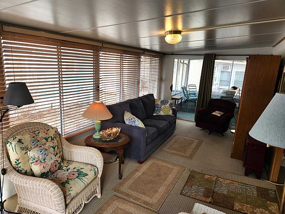 5th image of 121 Turtle Creek Dr #148