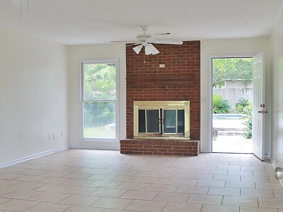2nd image of 1336 Woodlawn Cir