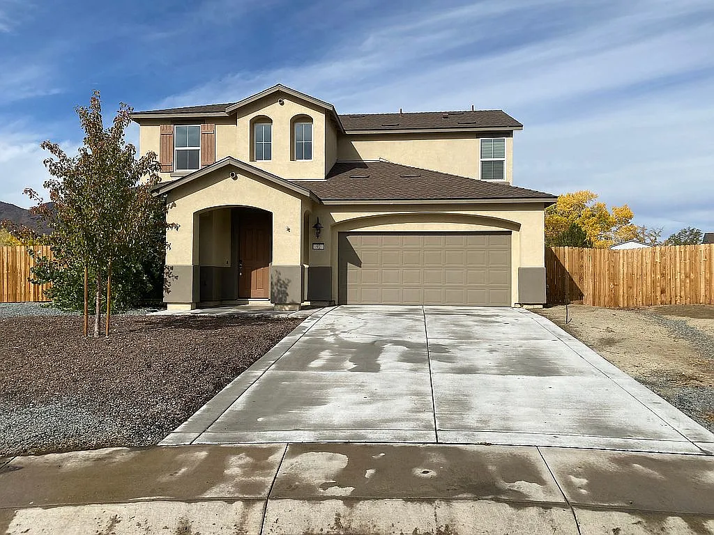 92 Riverside Dr photo 1