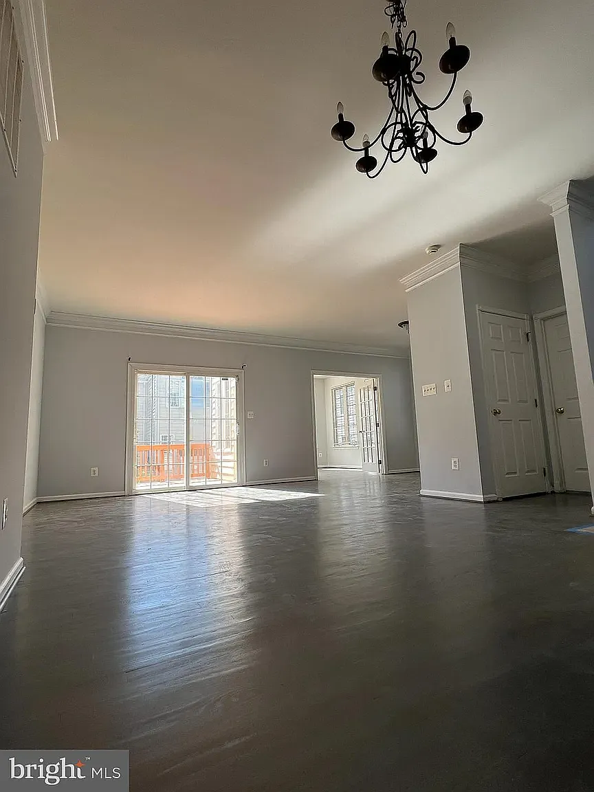 3 bed, 2.5 bath, 2800 sqft, $3,000 — Photo 4