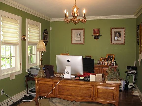 4th image of 10 Brundage St