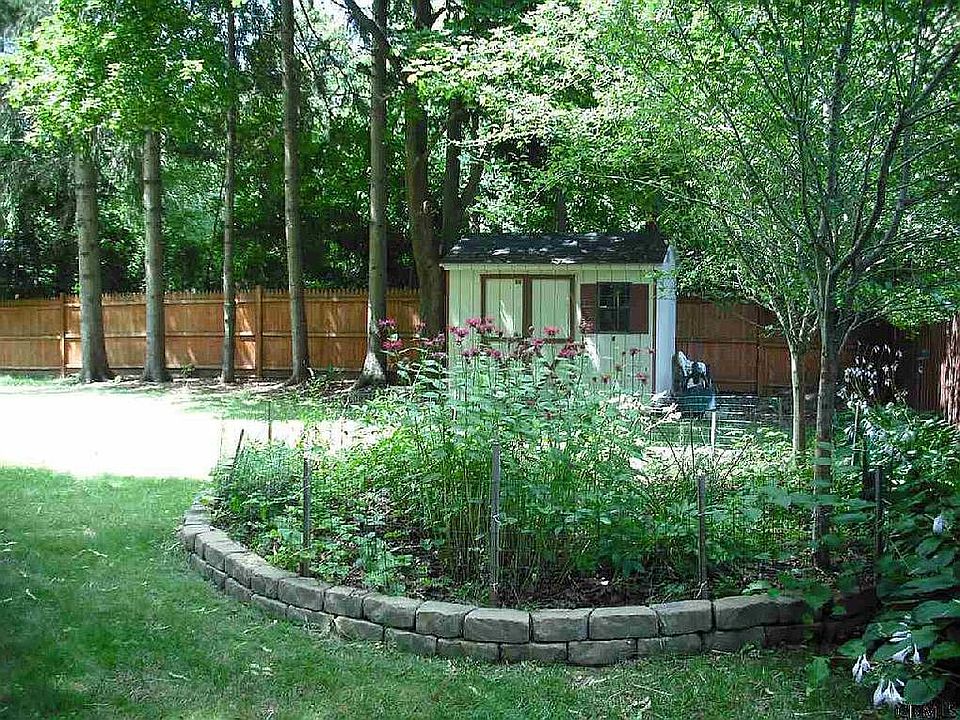 2nd image of 13 Saint Charles Pl