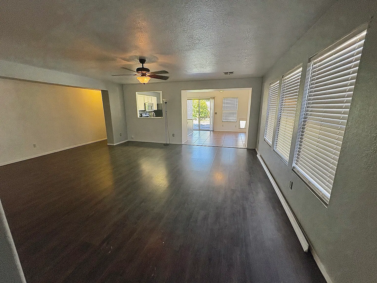 4 bed, 1656 sqft, $2,425 — Photo 2