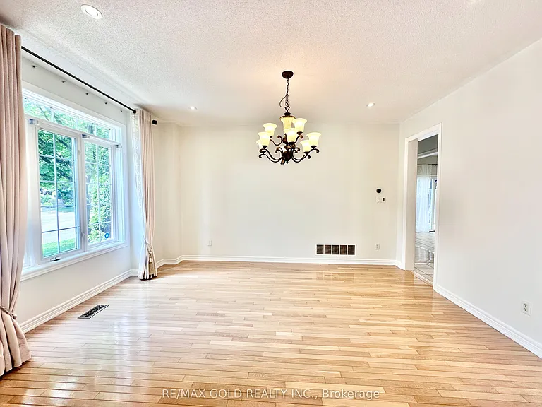 2293 Baronwood Dr — Photo 6