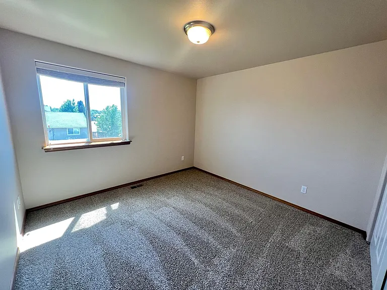 210 W Hailey Ct — Photo 11