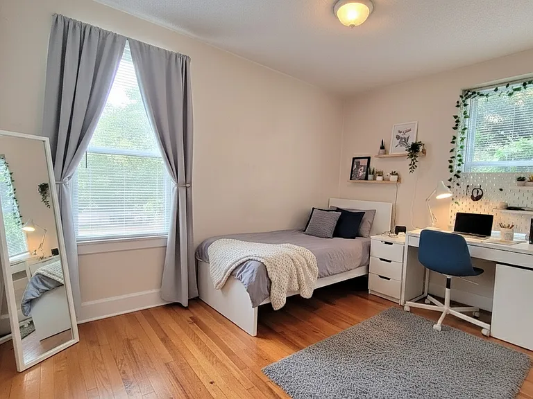 405 E 5th St #C3 — Photo 13