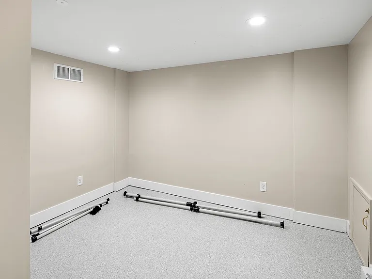 70 Forest Hill Dr — Photo 31