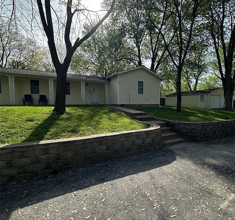 1st image of 209 Roselawn Ave