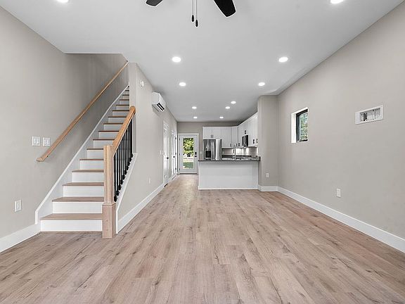 2nd image of 18 Cottage Ct