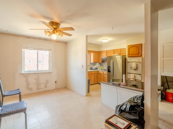 565 East 81st Street image 6 of 22