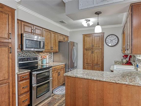 5th image of 4030 Hurlwood Cir