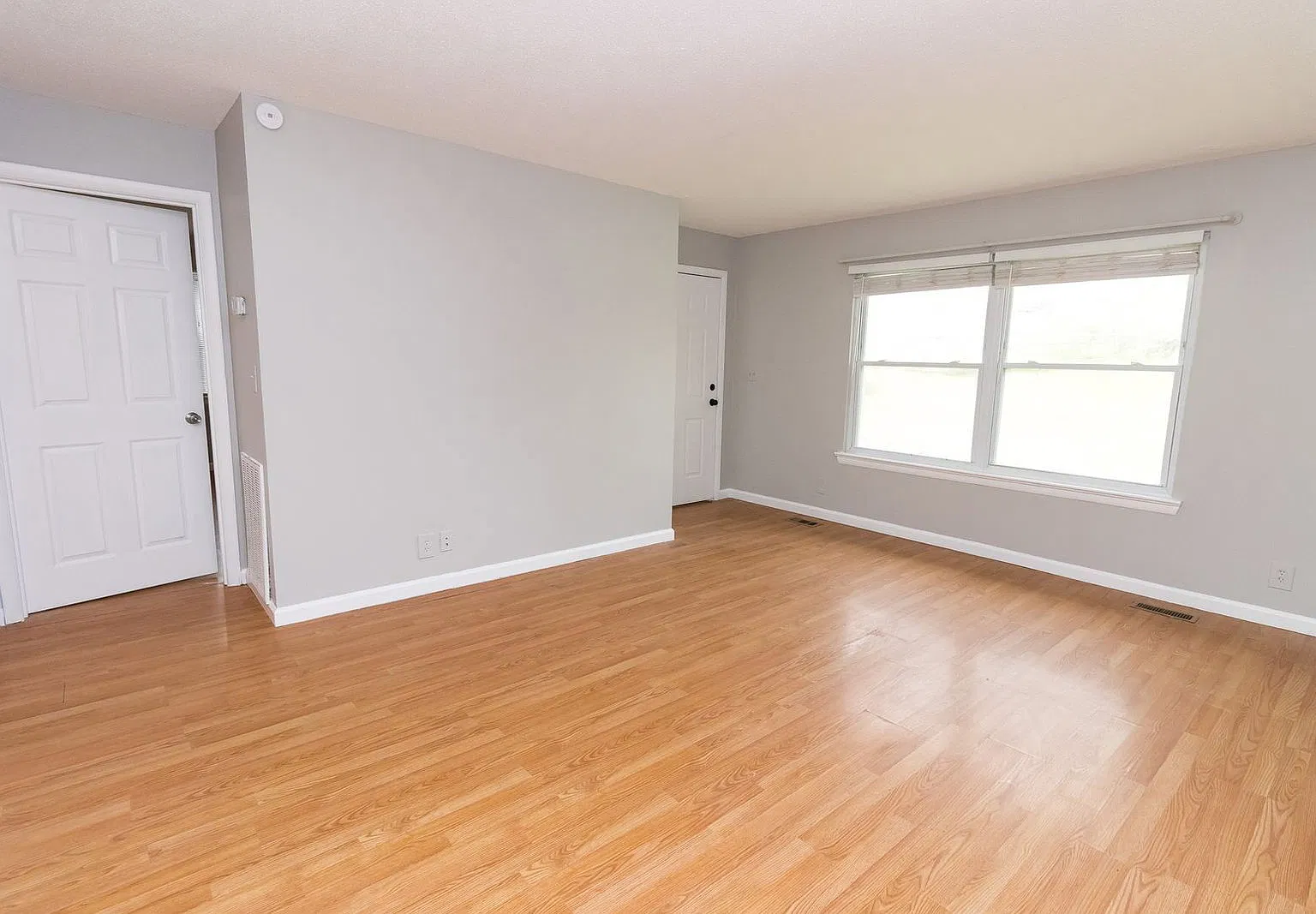2 bed, 1.0 bath, 890 sqft, $1,250 — Photo 4