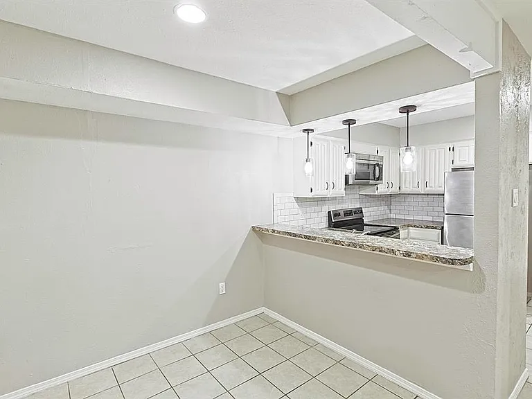 889 Dublin Dr #D — Photo 11