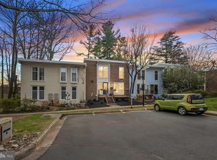 1652 Wainwright Dr, Reston, VA 20190