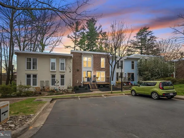 1652 Wainwright Dr, Reston, VA 20190