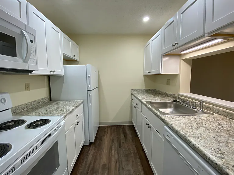 Sunset Ridge Apartments — Photo 39