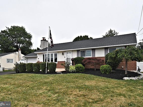 4th image of 261 Valley Rd